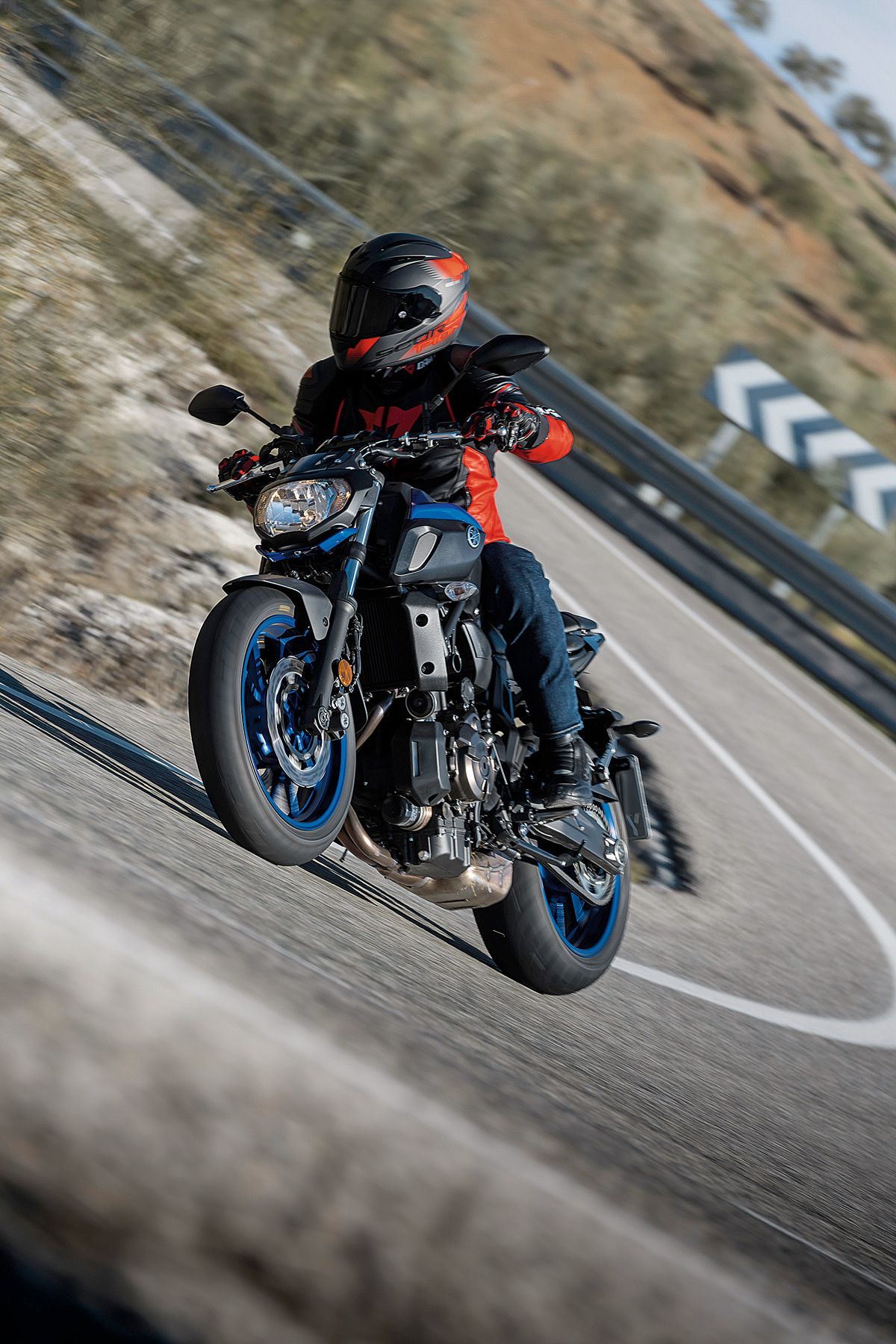 Probamos la Yamaha MT-07 2018