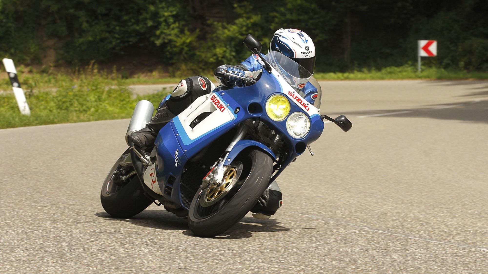 Suzuki Hayabusa transformada en GSX-R del 89