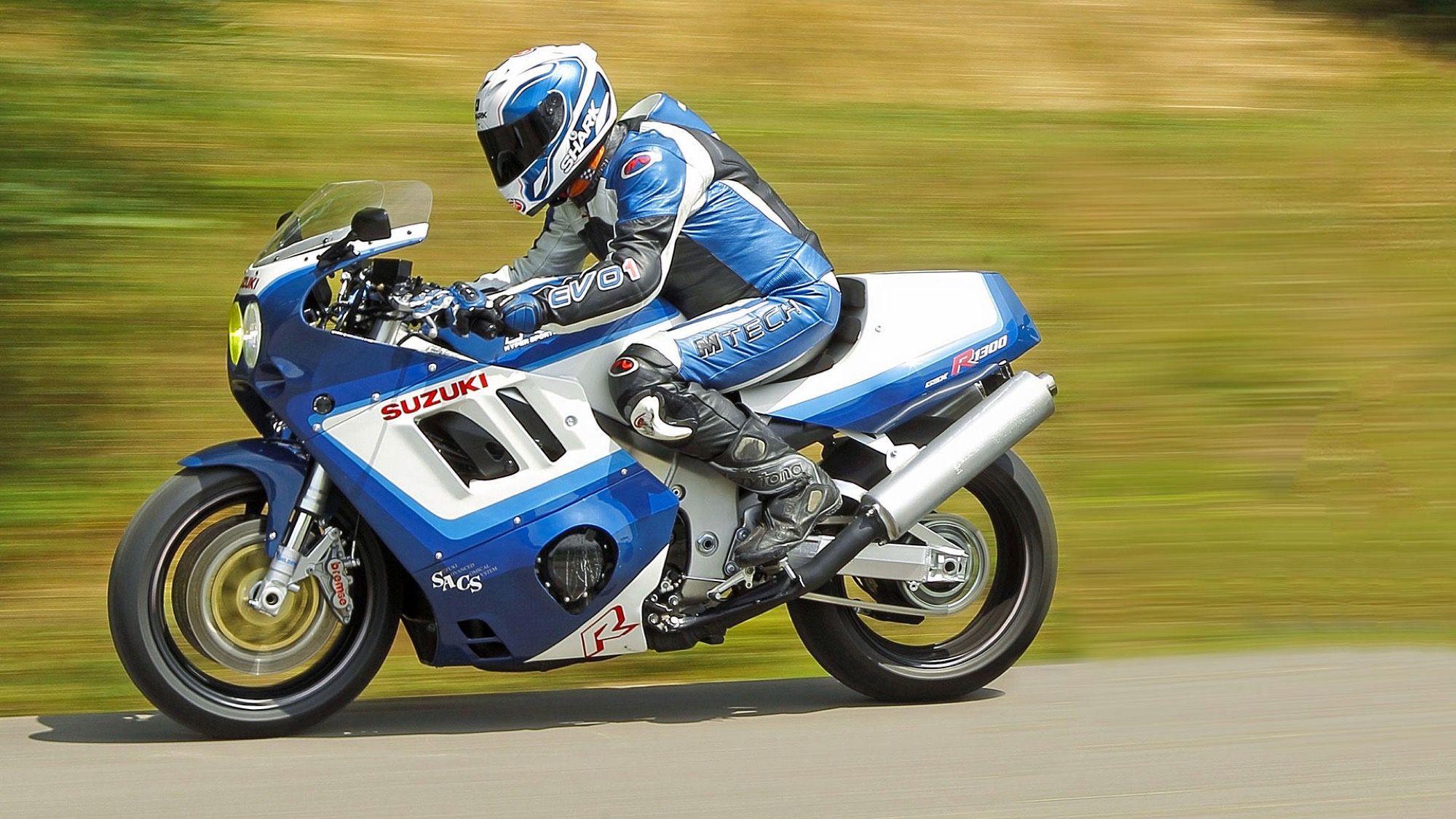 Suzuki Hayabusa transformada en GSX-R del 89