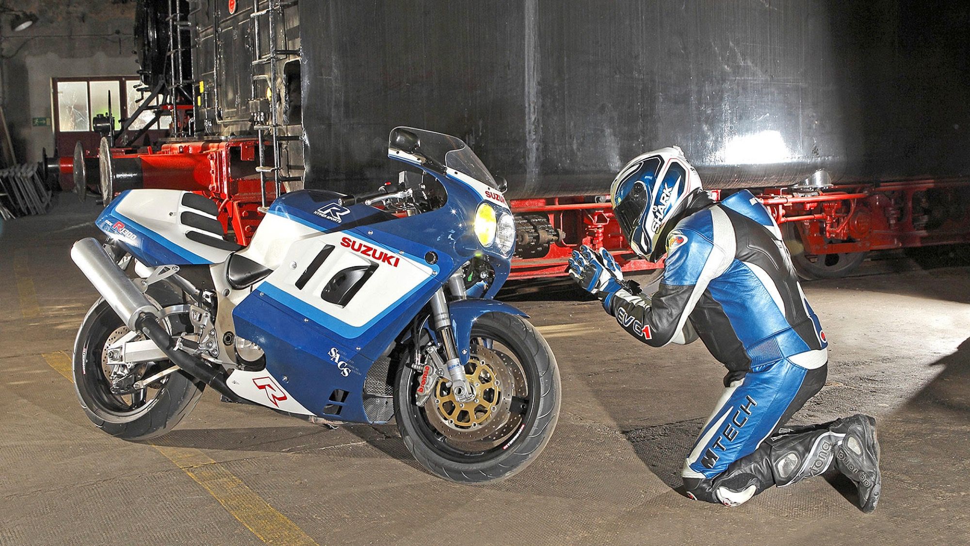 Suzuki Hayabusa transformada en GSX-R del 89