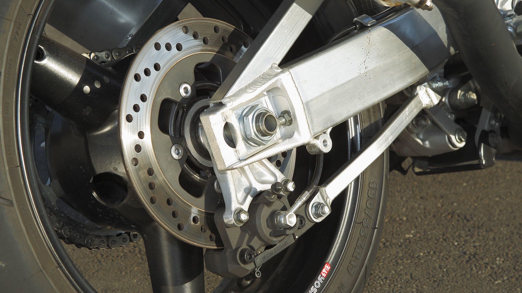 Suzuki Hayabusa transformada en GSX-R del 89
