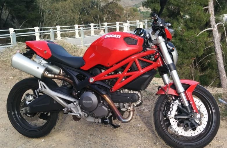 Ducati Monster 696 
