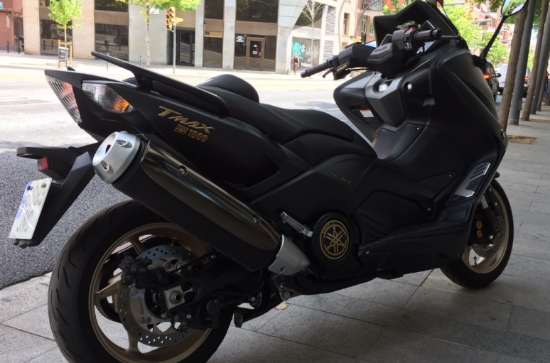 Yamaha T-MAX Iron Max ABS