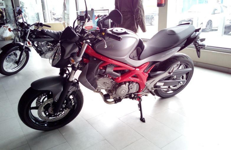 Suzuki SFV 650 Gladius
