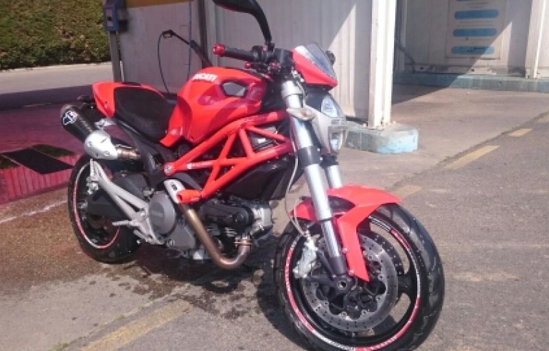 Ducati Monster 696 