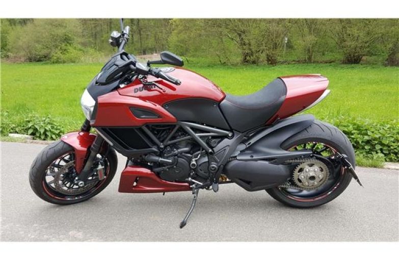 Ducati Diavel Carbon
