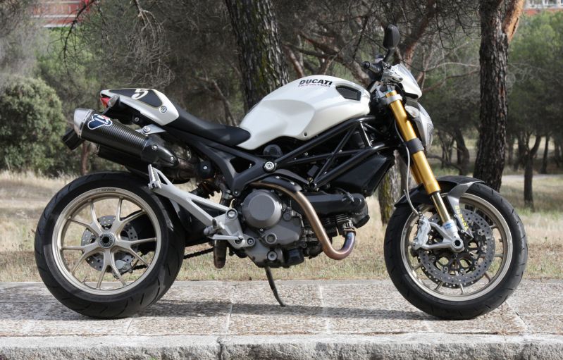 Ducati Monster 1100 S