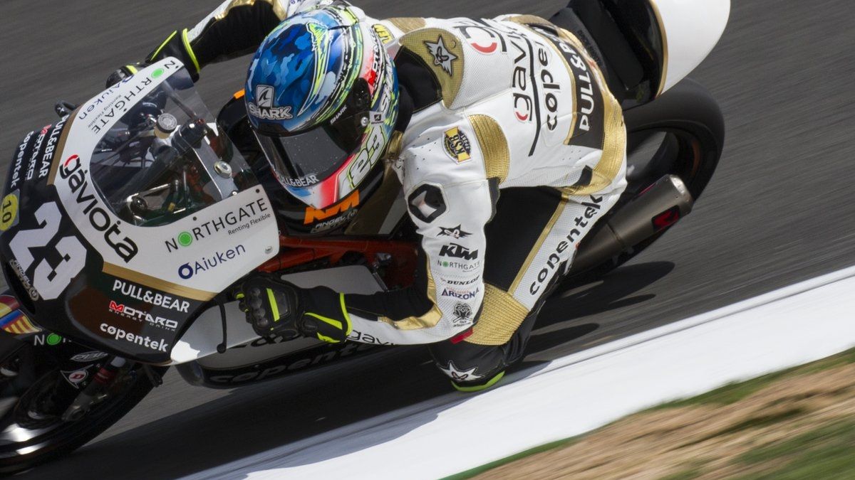 Sergio García y Raúl Fernández triunfan en el Mundial Junior de Moto3 en Valencia