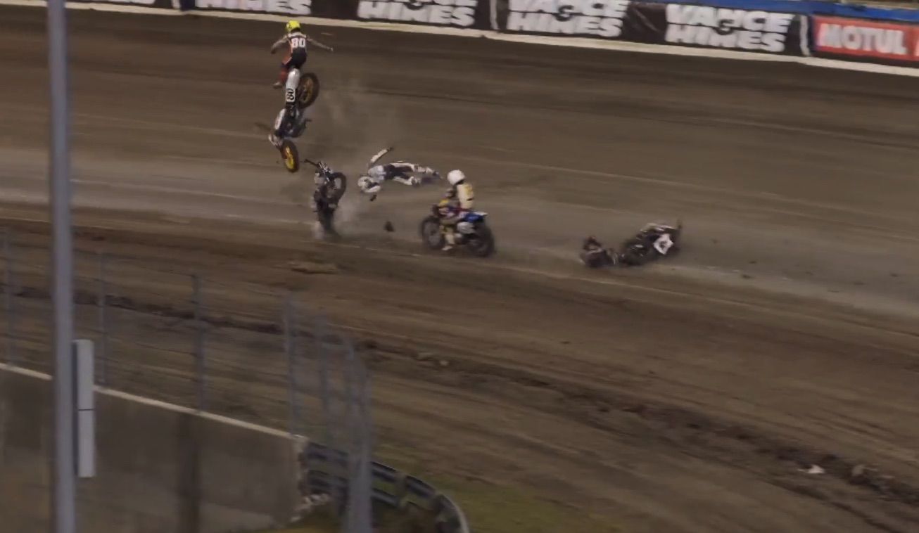 El susto en Flat Track Americano que está dando la vuelta al mundo