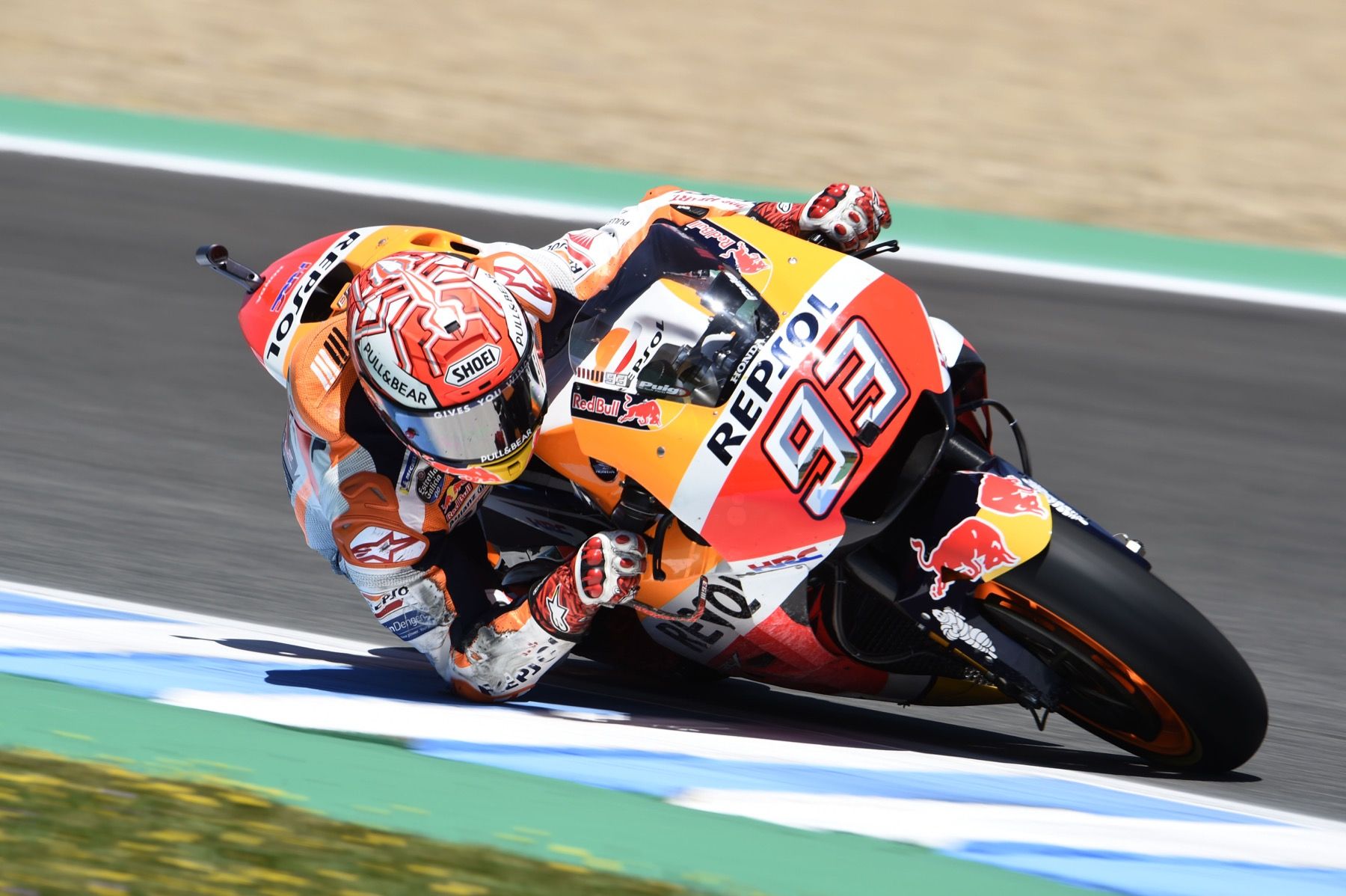 Marc Márquez conquista Jerez y un incidente acaba con las carreras de Lorenzo, Dovizioso y Pedrosa en MotoGP