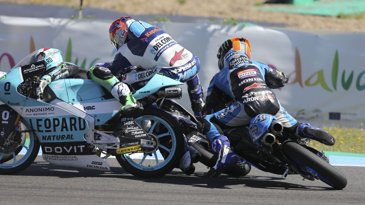 Arón Canet tira a tres pilotos en Jerez 2018