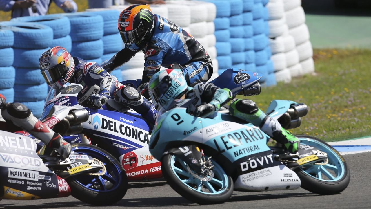 Arón Canet tira a tres pilotos en Jerez 2018