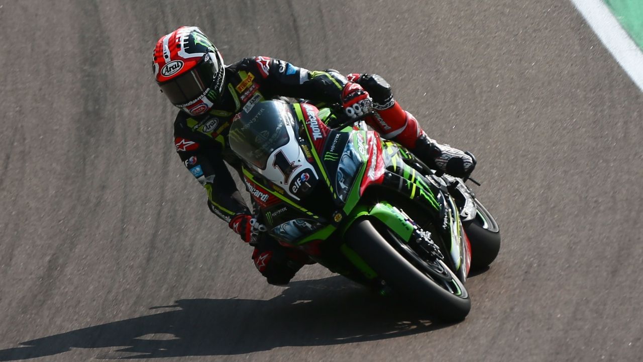 Jonathan Rea arrasa en Imola y amenaza el récord histórico de Carl Fogarty