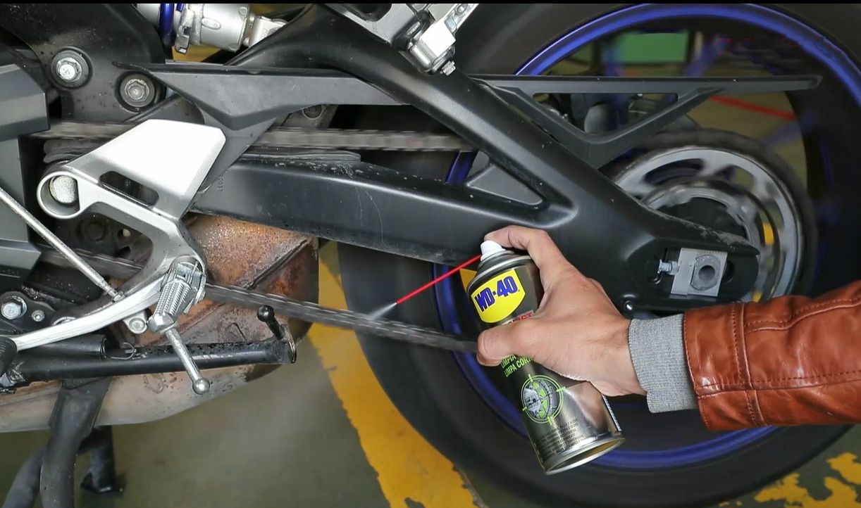 como limpiar la cadena de tu moto