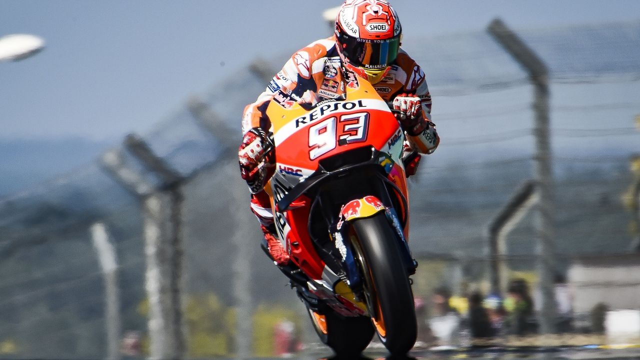Marc Márquez logra la tercera seguida en Le Mans y Valentino Rossi vuelve al podio