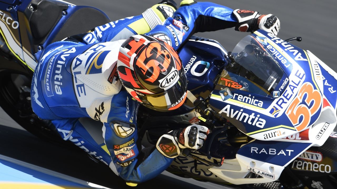 Tito Rabat da el susto en los test de MotoGP en Barcelona