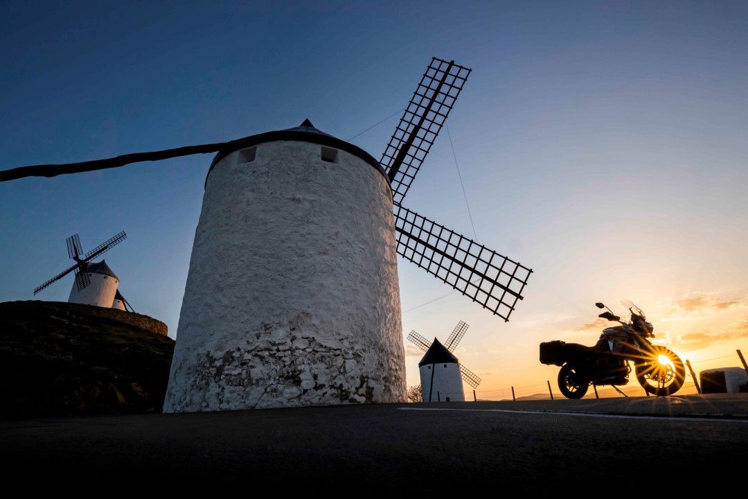 Ruta en moto por los viñedos manchegos con Ruralka