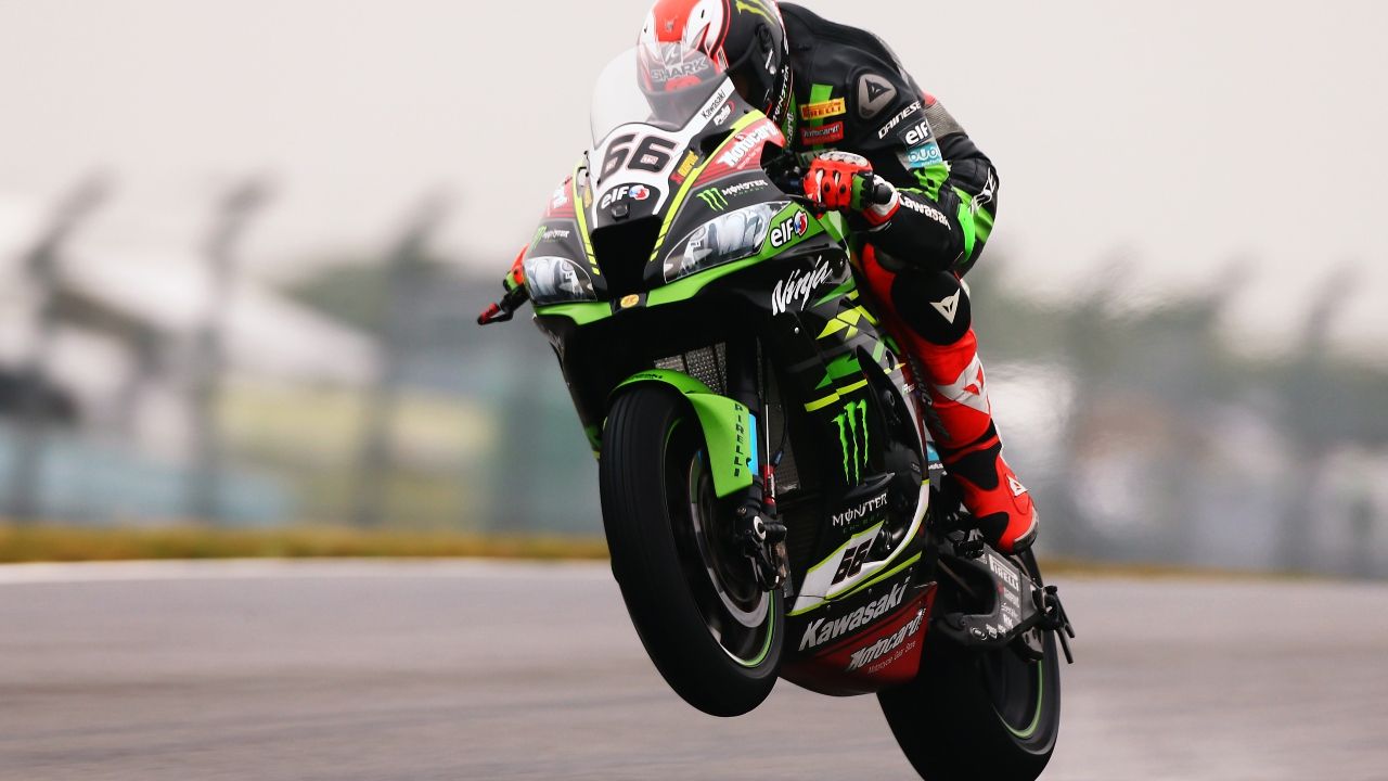 Superpole histórica con susto incluido para Tom Sykes en su Donington Park