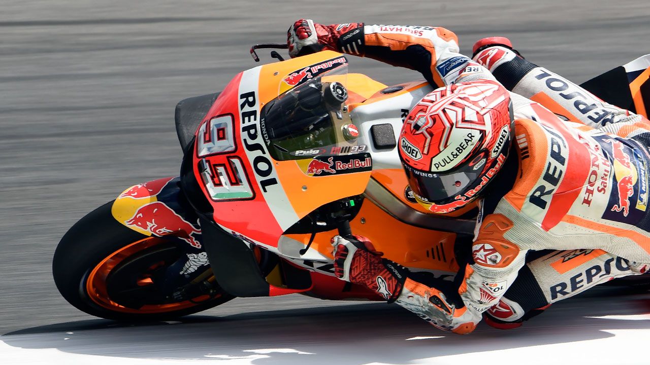 Marc Márquez: “Estoy pilotando con los codos más abiertos que nunca para salvar caídas”