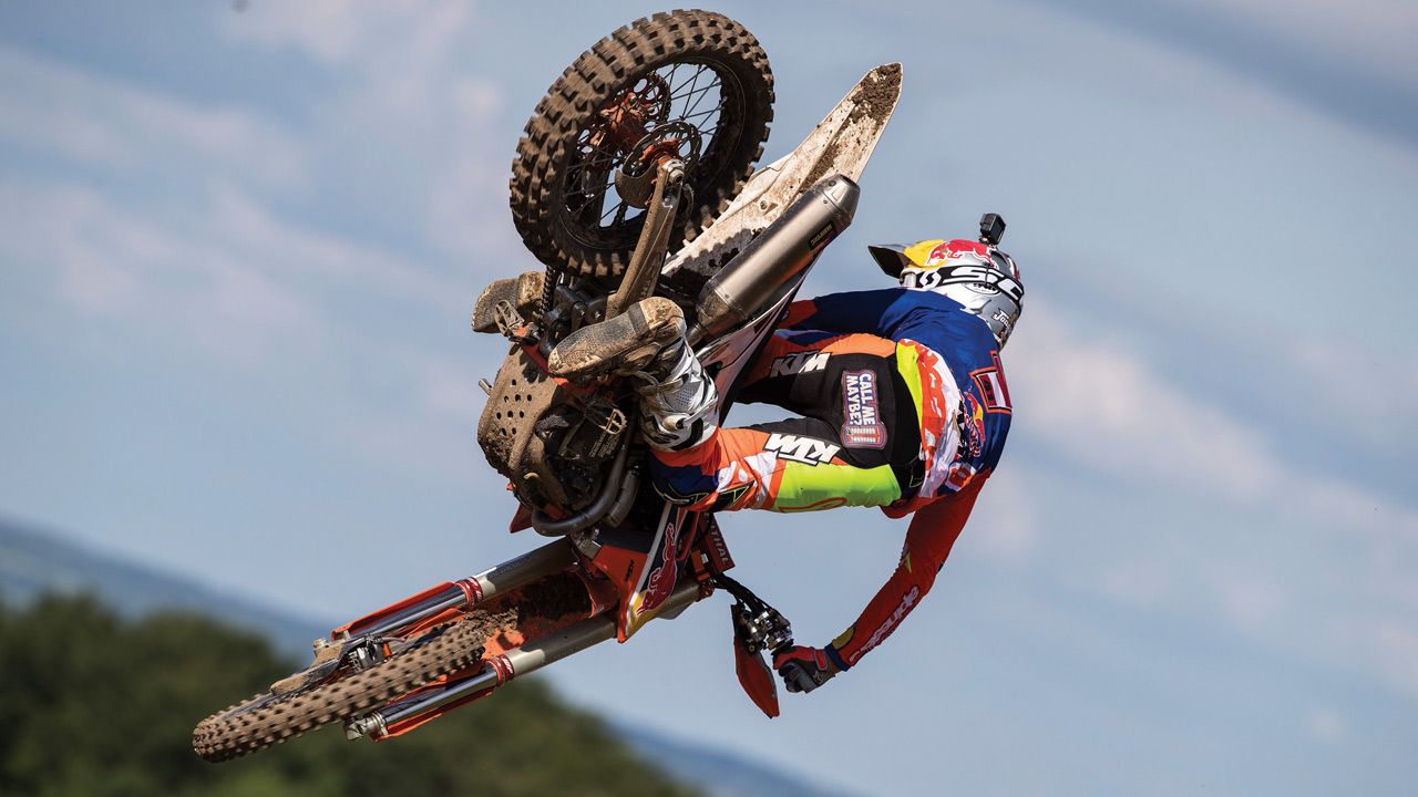 Jeffrey Herlings y Pauls Jonass reafirman su liderato en MXGP