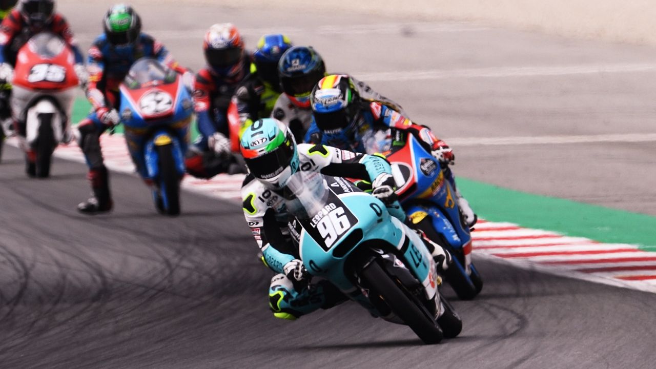 Sergio García y Manuel Pagliani vencen en Moto3 en un día trágico en Barcelona
