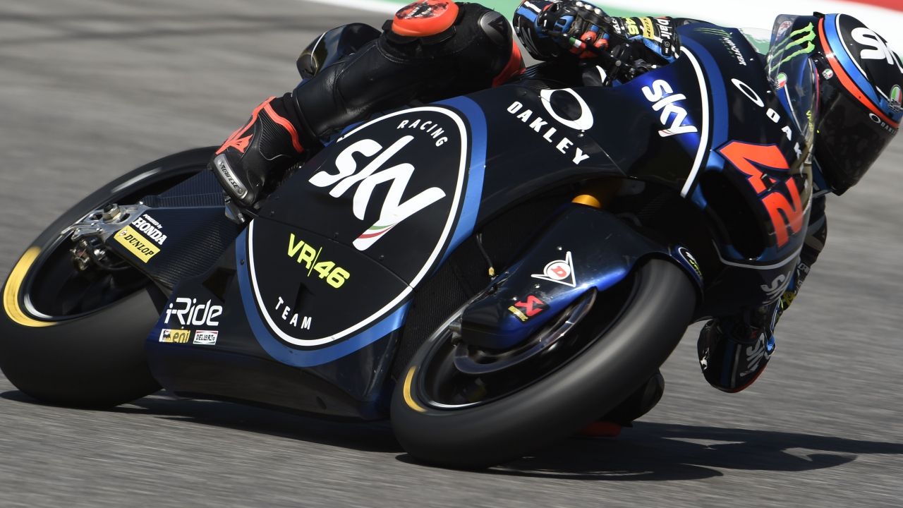 Pecco Bagnaia lidera Moto2 en Catalunya con Álex Márquez y Joan Mir cerca