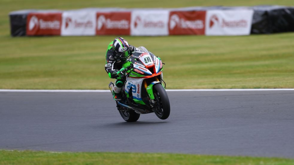 NoTodoMotoGP: Leon Haslam logra otro doblete en un final de locura
