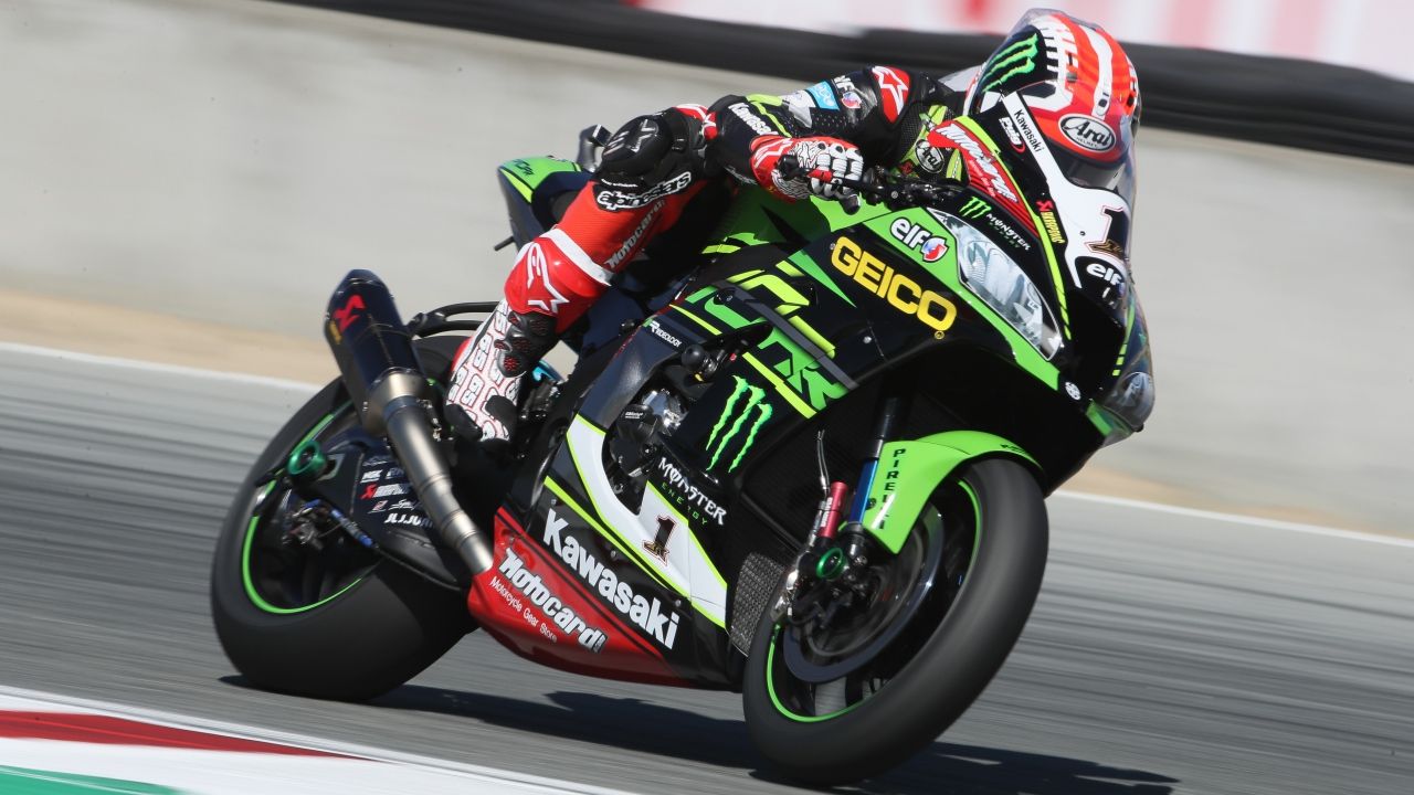 Jonathan Rea descorcha a Chaz Davies para llevarse la victoria en Laguna Seca