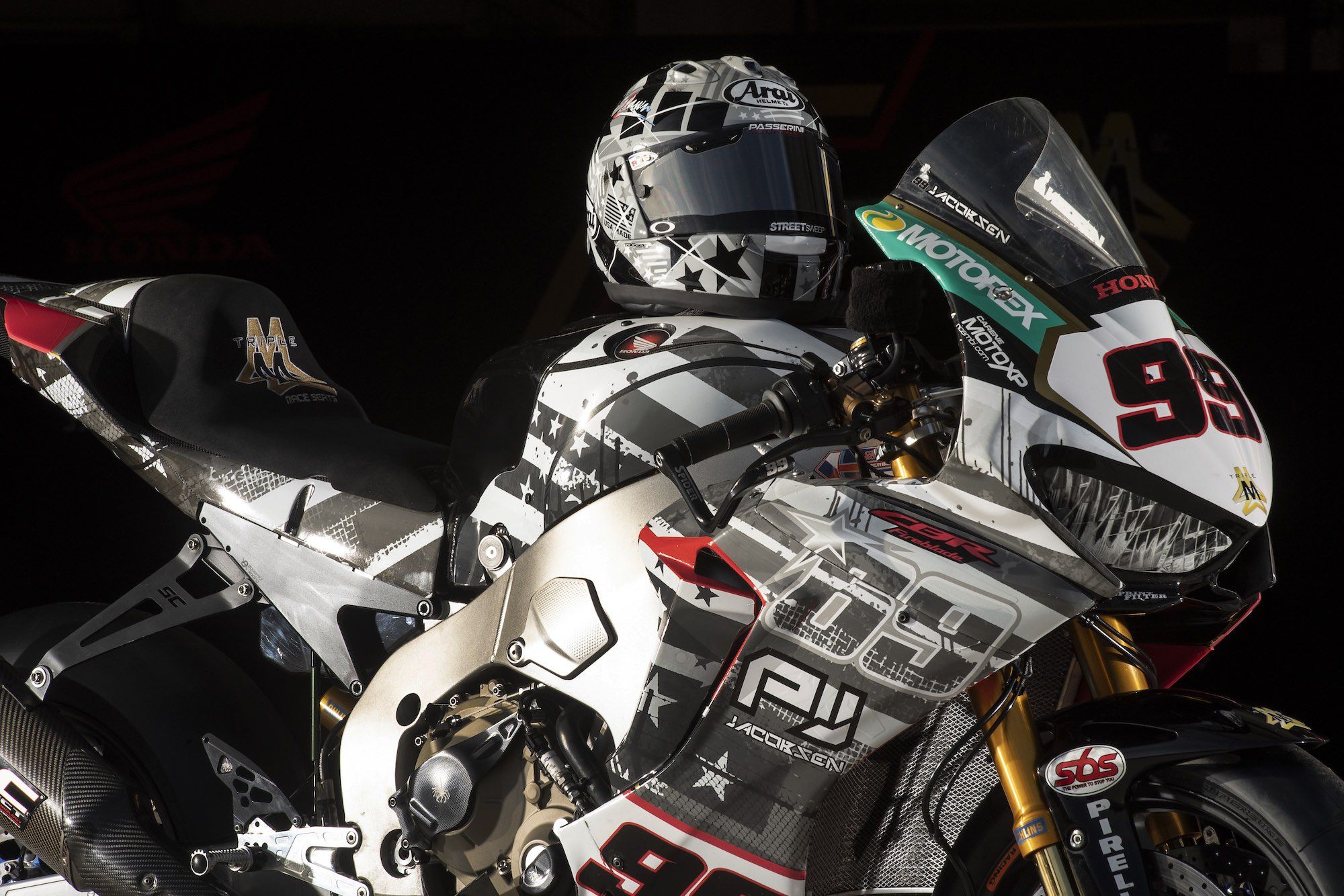 Espectacular decoración homenaje a Nicky Hayden de parte de PJ Jacobsen