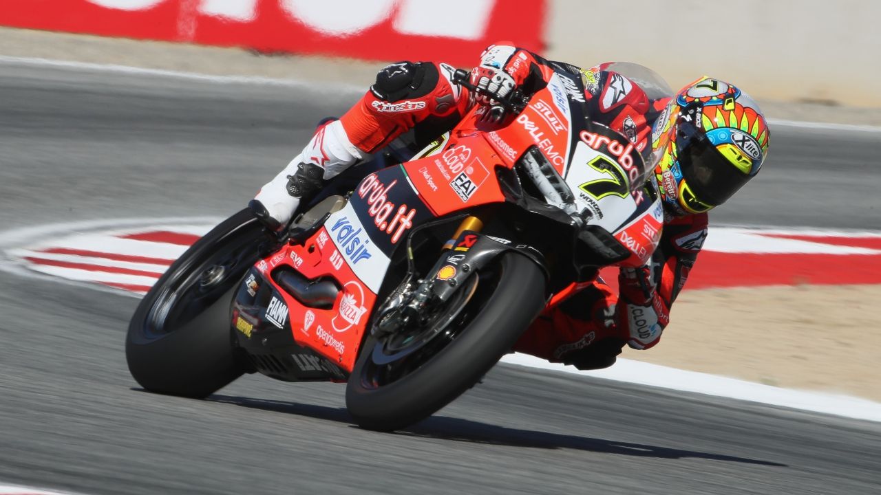 Chaz Davies resurge en Laguna Seca y bate a las Kawasaki en la Superpole