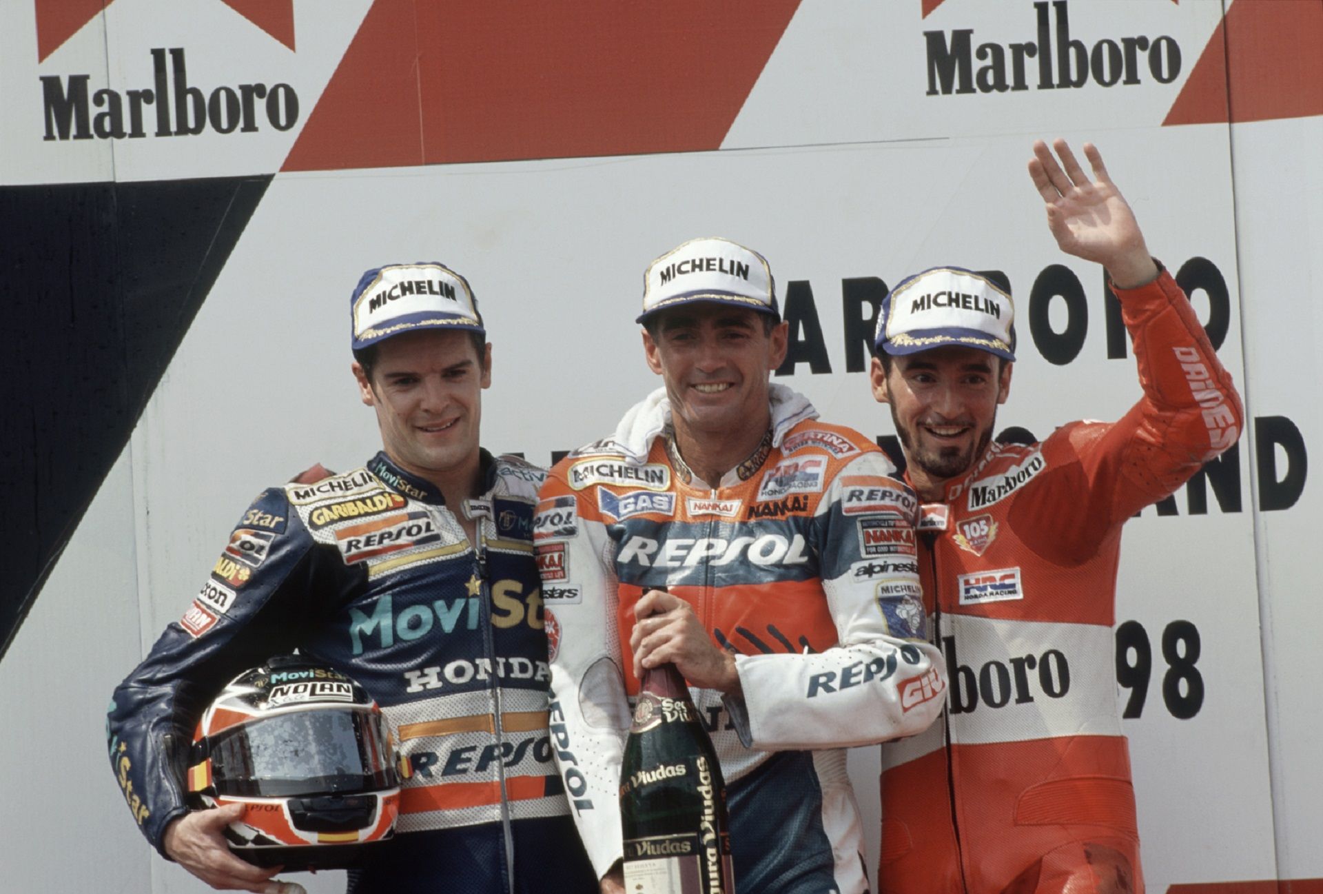 Entrevista a Carlos Checa: ''Veo a Marc como ganador del título de MotoGP este año’’