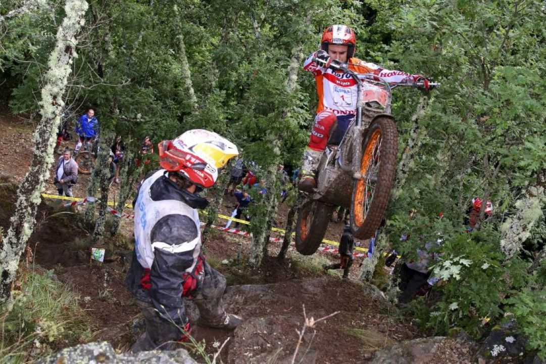 Toni Bou durante una de las zonas en Pobladura de las Regueras, León. 
