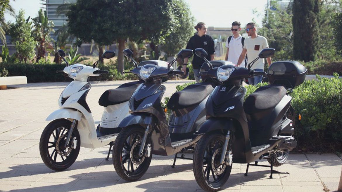 Disfruta de las nuevas scooter en los “125 Driving Experience Days” de MotoV4 