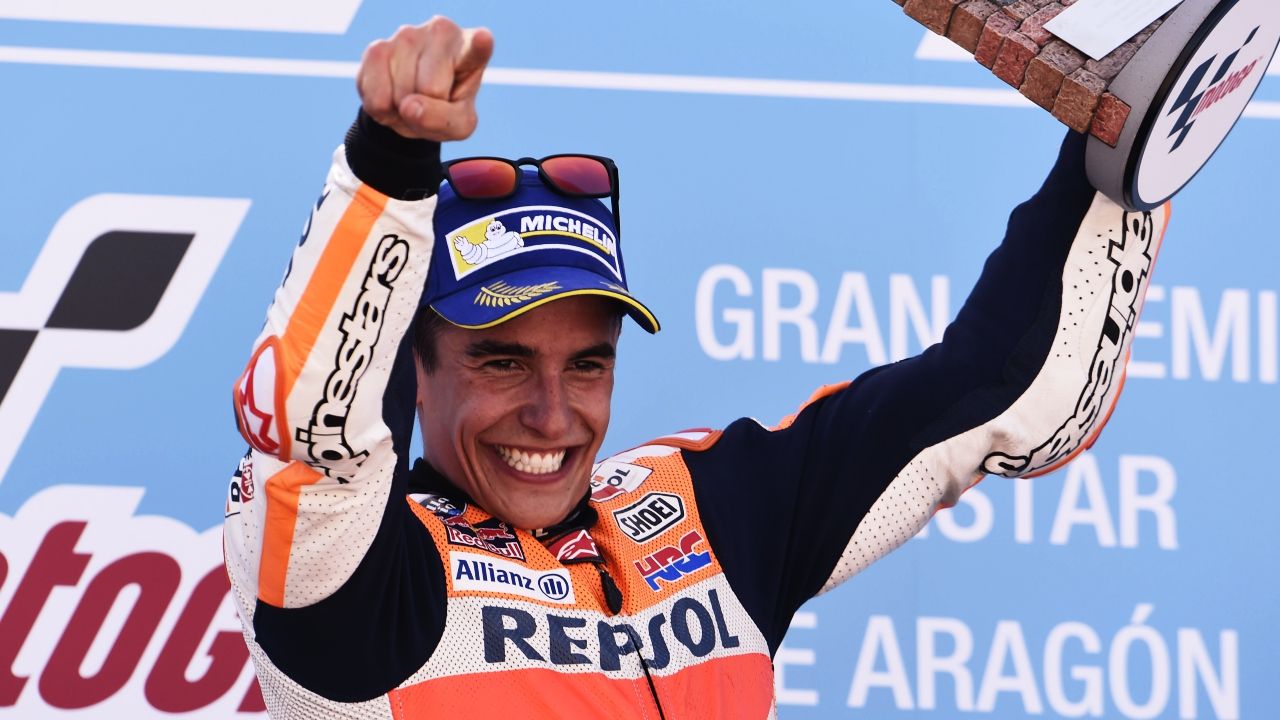 Marc Márquez festeja su triunfo en Aragón en 2017 (Foto: Gold & Goose)