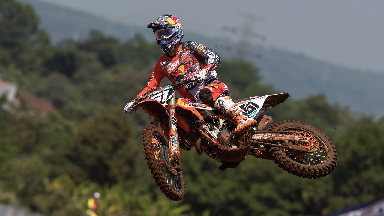 Jorge Prado, empatado a puntos en el liderato del Mundial de MX2