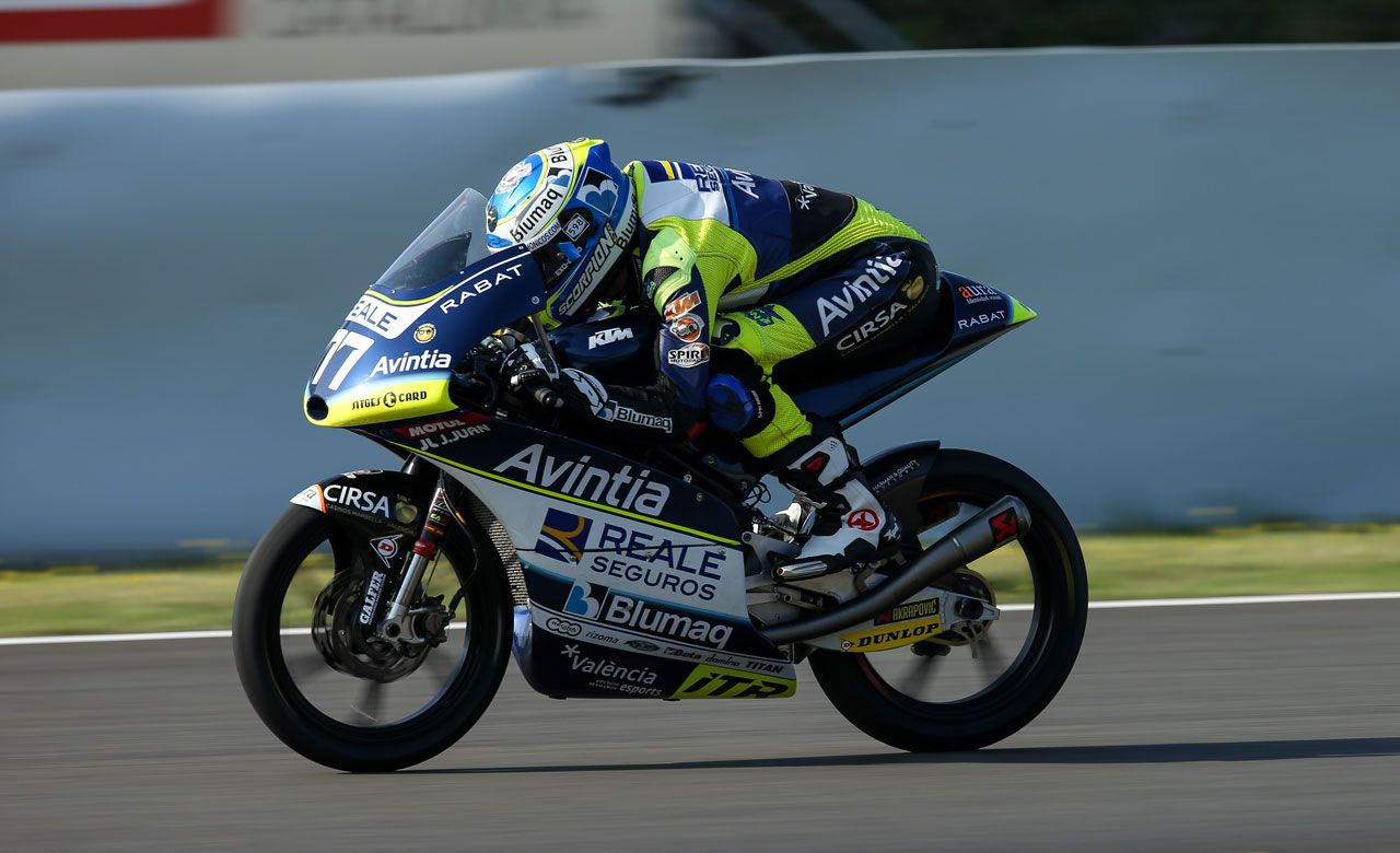 Vicente Pérez por Livio Loi en el Reale Avintia de Moto3