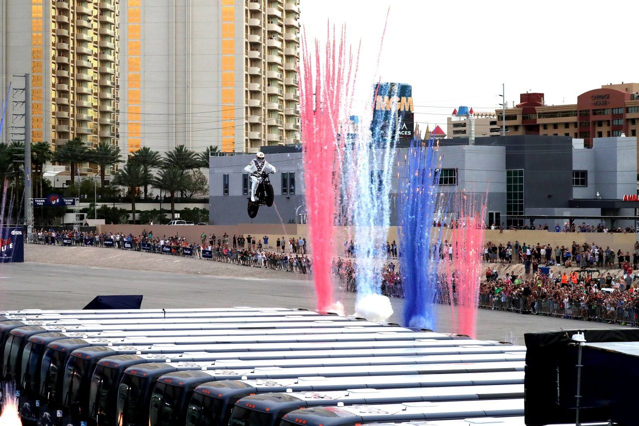 Travis Pastrana emula a Evel Knievel en Las Vegas