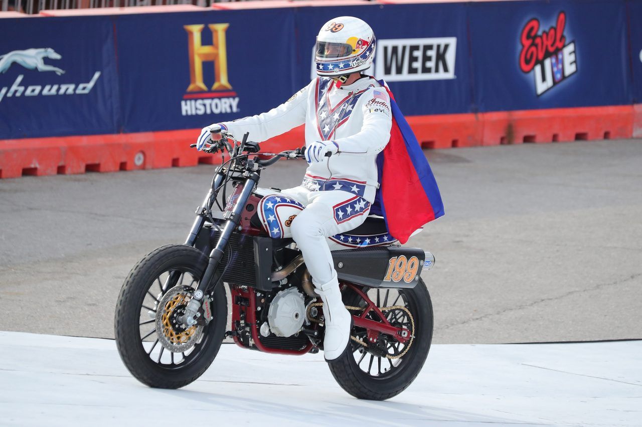 Travis Pastrana emula a Evel Knievel en Las Vegas