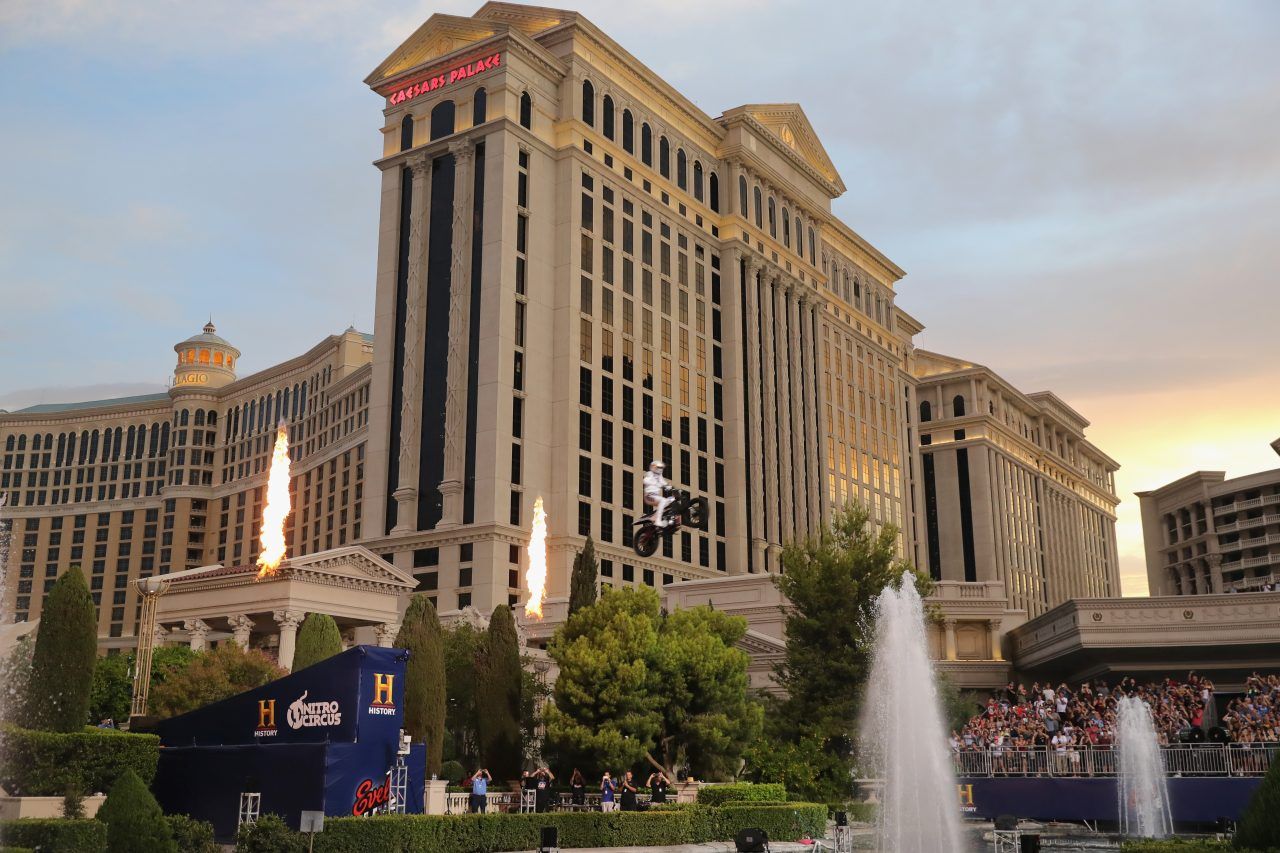 Travis Pastrana emula a Evel Knievel en Las Vegas
