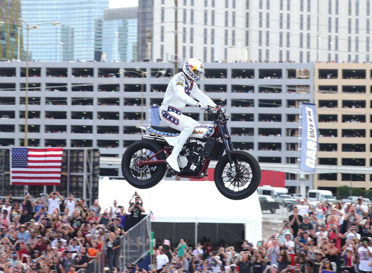 Travis Pastrana emula a Evel Knievel en Las Vegas