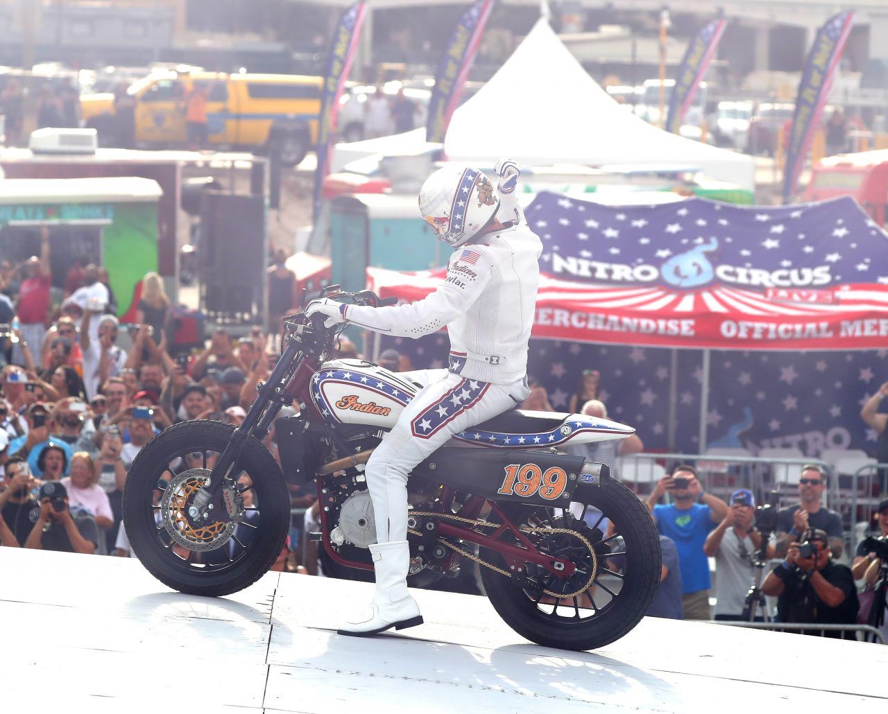 Travis Pastrana emula a Evel Knievel en Las Vegas
