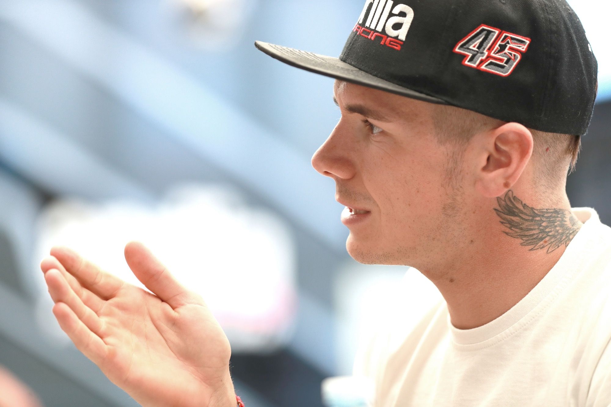 Scott Redding: "No vale con cambiar pilotos, si Márquez llevara la Aprilia no ganaría"