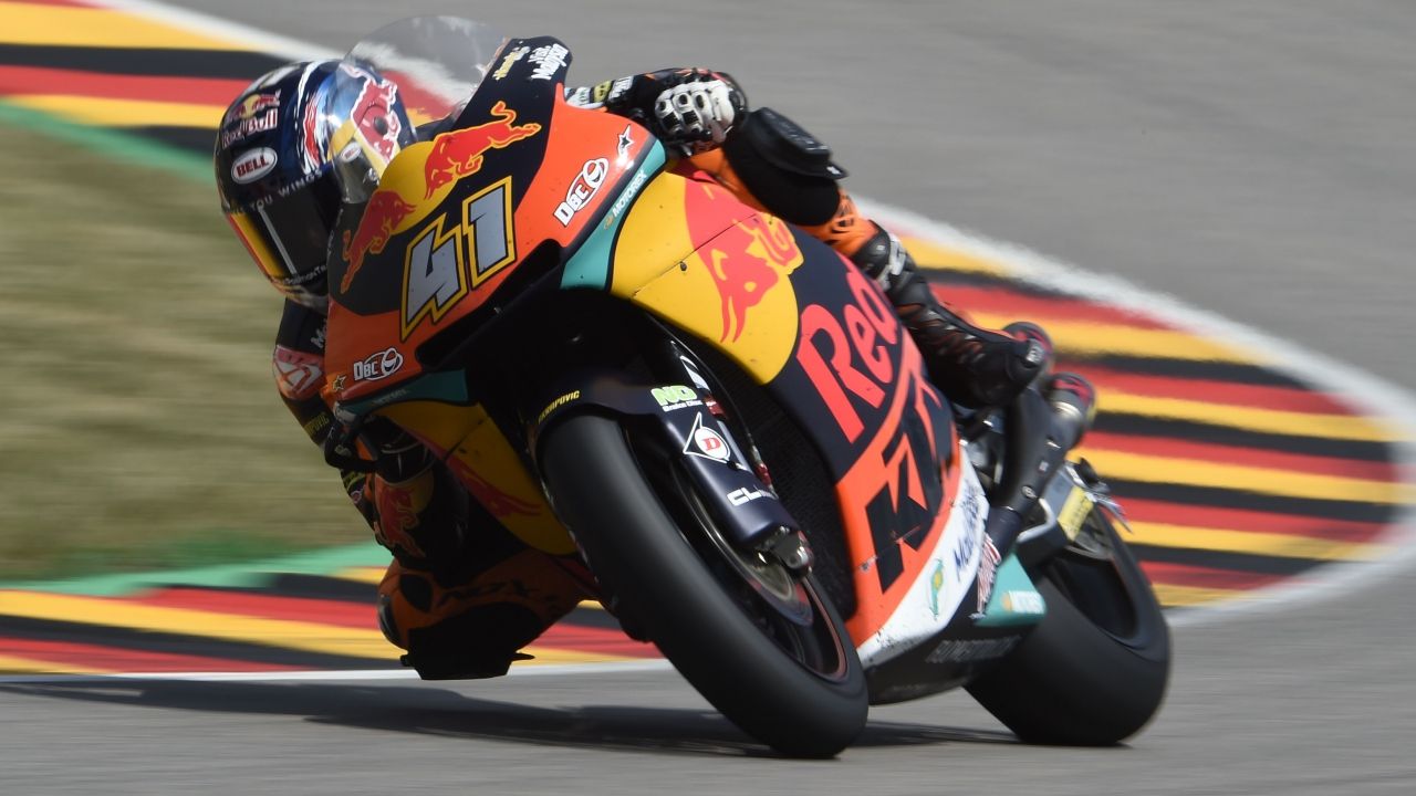 Brad Binder ha estrenado su palmarés de Moto2 en Alemania (Foto: Gold & Goose)