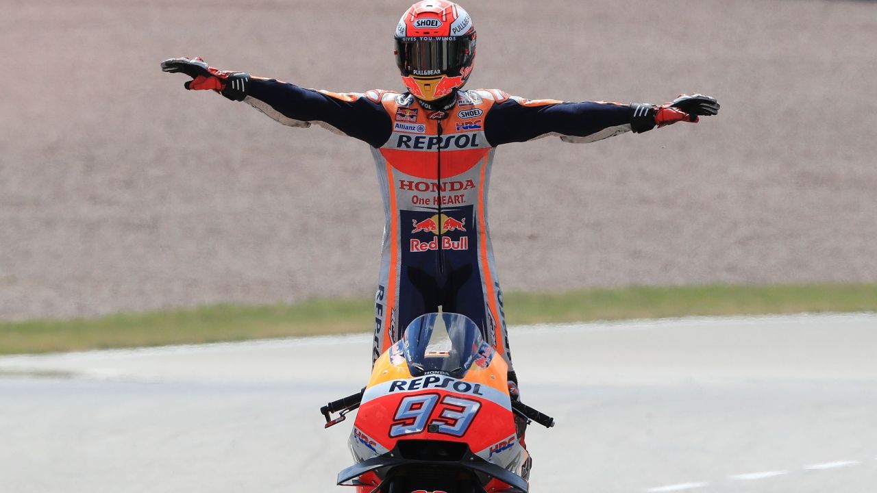 Marc Márquez festeja su victoria en Sachsenring 2018 (Fotos: Gold & Goose)