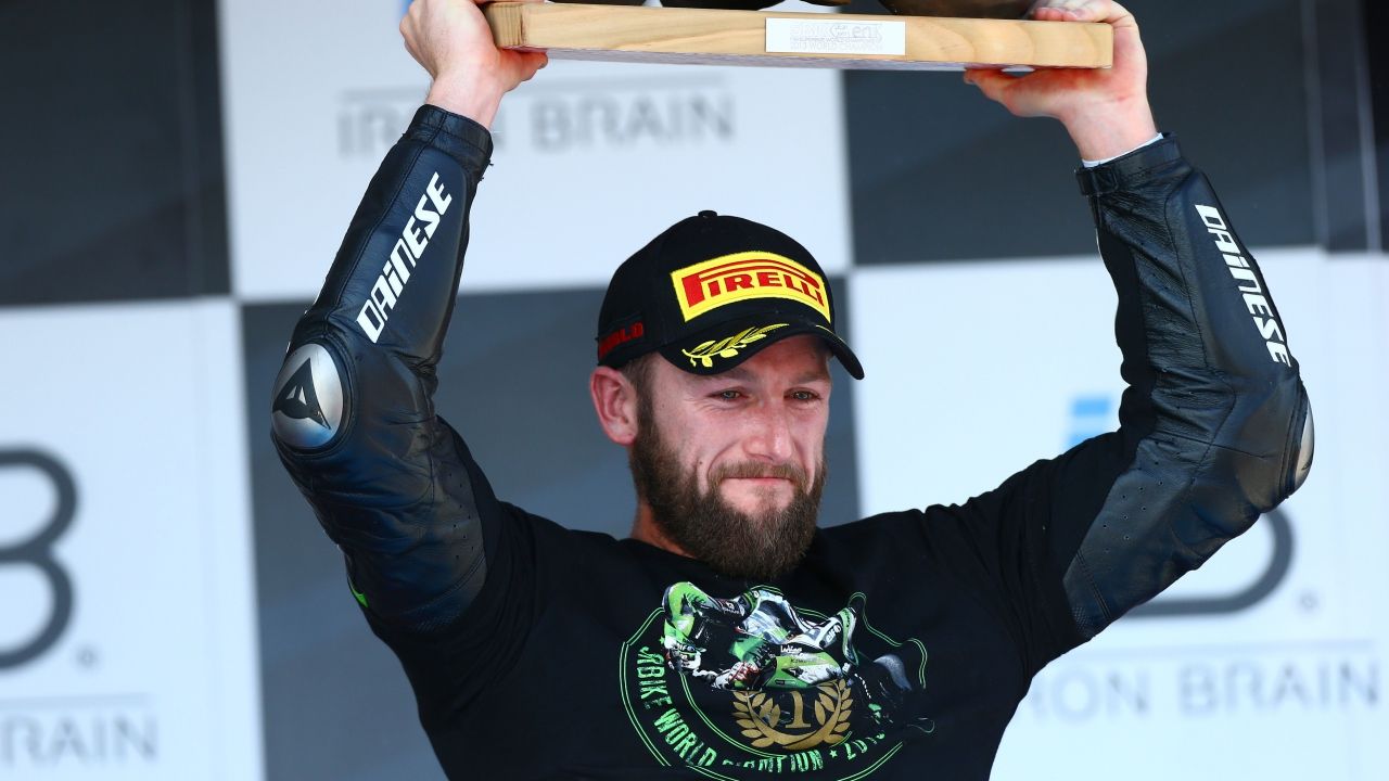 Tom Sykes festeja su título mundial en 2013 (Fotos: Gold & Goose)