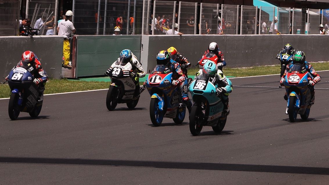 Son muchos los pilotos que quieren dar caza a Raúl Fernández y Manuel Pagliani (Foto: Repsol)