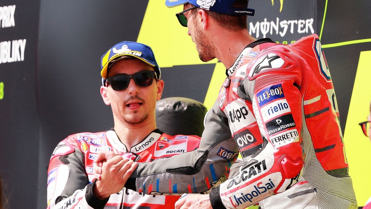 Jorge Lorenzo y Andrea Dovizioso en el podio de Brno (Foto: Gold & Goose)