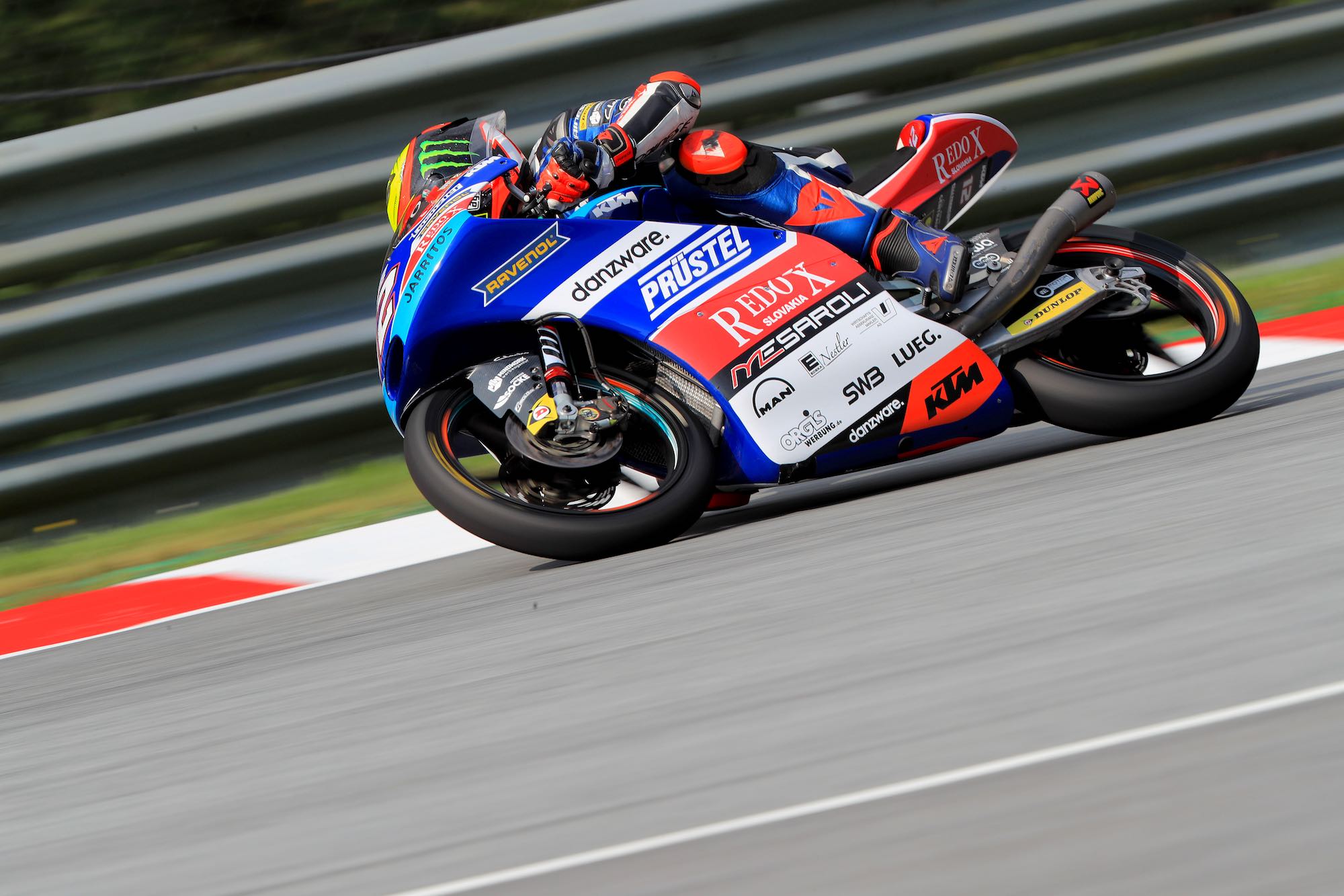 Marco Bezzecchi otorga la victoria a KTM y Jorge Martín sube al podio