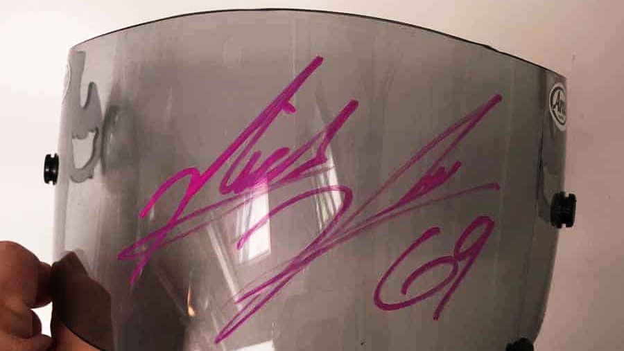 La visera firmada por Nicky Hayden y donada por Dean Adams (Foto: Superbike Planet)