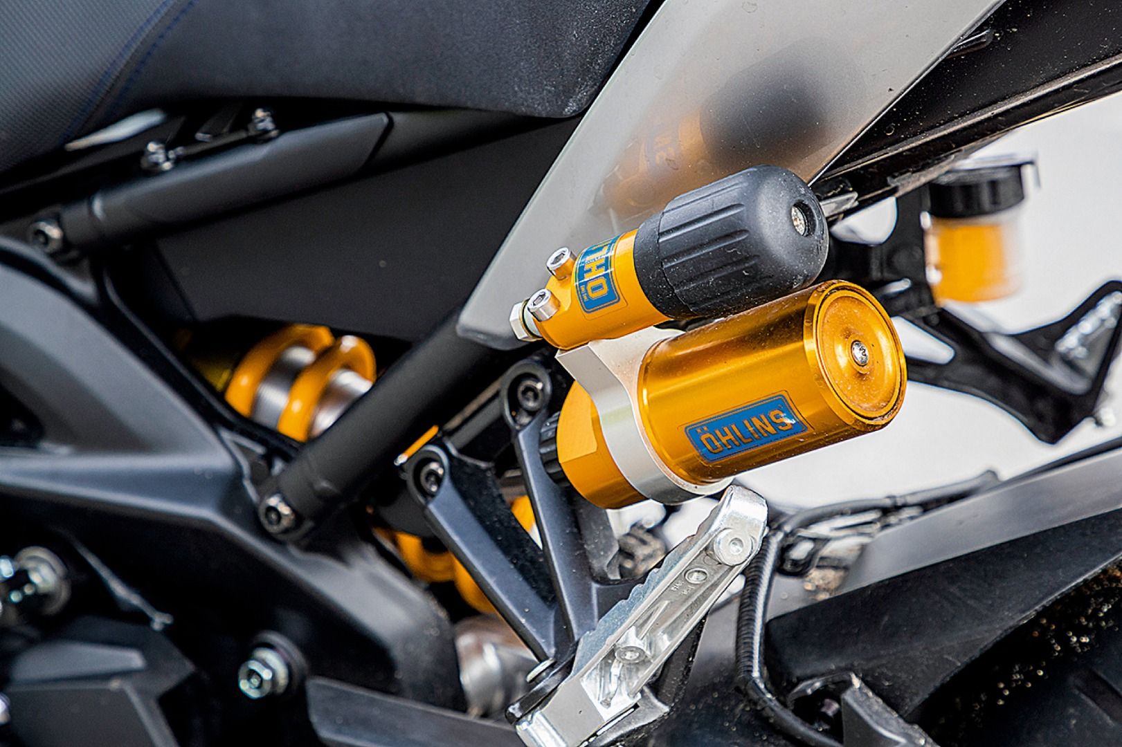Comparativa Yamaha MT-09 SP vs Triumph Street Trile RS